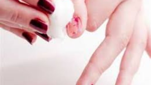 انتبهي لجمالك من مخاطر المانيكير الجيل وكريمات فرد الشعر بالفورمالين التي تسبب السرطان انتبهي لجمالك من مخاطر المانيكير الجيل وكريمات فرد الشعر بالفورمالين التي تسبب السرطان