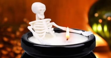 أحدث هدايا عيد الهالوين لعام 2025: مخدة وفوطة ونعش أحدث هدايا عيد الهالوين لعام 2025: مخدة وفوطة ونعش