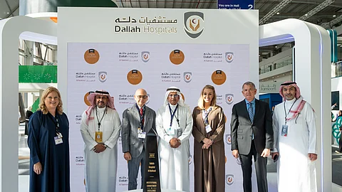 شهادة عالمية جديدة تُمنح لمستشفى دله النخيل تعكس التزامه بالتميّز والتفوّق الطبي شهادة عالمية جديدة تُمنح لمستشفى دله النخيل تعكس التزامه بالتميّز والتفوّق الطبي